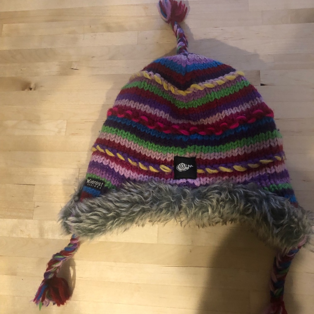 Everest kids hat size 5-12…worn maybe once